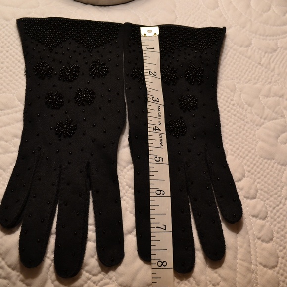 SOLD Vintage beaded gloves *BOGO Gloves* - Picture 4 of 6